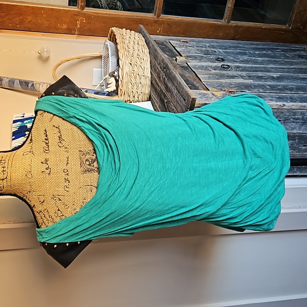 Gorgeous green black cap studded sleeved ruched top, size XL